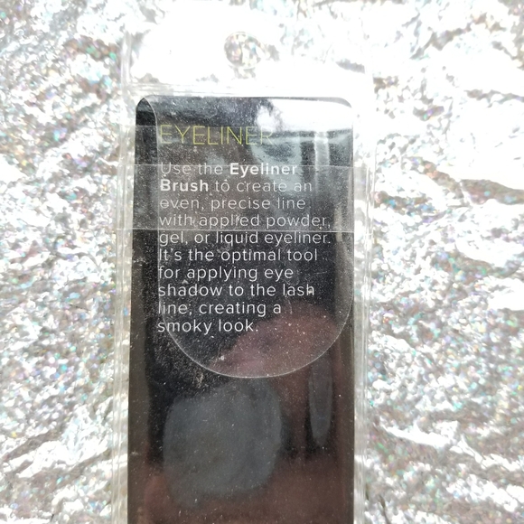 🍒 5/$20 new PopArazzi Eyeliner Eye Shadow Brush - Picture 4 of 4